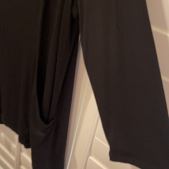 LIKE NEW CHICOS BLACK TUNIC WITH FRONT POCKETS SOOO SOFT AND COMFY🌸 MISSES LG - Picture 4 of 7